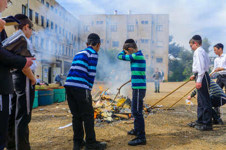 HAIFA, ISRAEL - APRIL 10, 2017: Jewish people perform Biur (burning) Chametz (leavened foods), in Haifa, Israel. This is part of the Passover holiday traditionsのeditorial素材