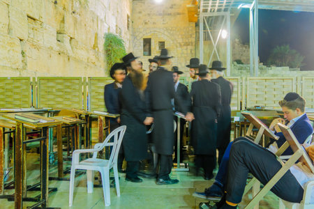 JERUSALEM, ISRAEL - SEPTEMBER 06, 2017:  Night scene of the Western Wall with a group of Hasidim dance, in Jerusalem, Israel. This is the holiest place in Jewish traditionのeditorial素材