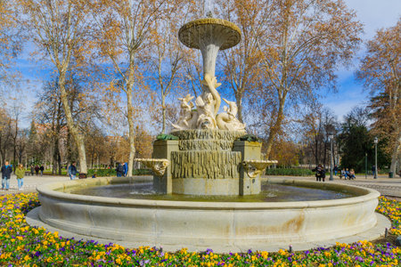 MADRID, SPAIN - JANUARY 1, 2018: View of the Fuente (fountain) de los Galapagos, with locals and visitors, in the Buen Retiro Park, Madrid, Spainのeditorial素材