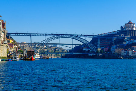 PORTO, PORTUGAL - DECEMBER 24, 2017: View of the Dom Luis I Bridge, and the Douro river, with locals and visitors, in Porto, Portugalのeditorial素材