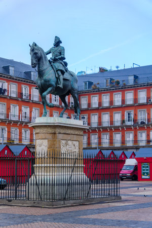 MADRID, SPAIN - DECEMBER 31, 2017: The statue of Philip III in Plaza Mayor (main square), in Madrid, Spainのeditorial素材