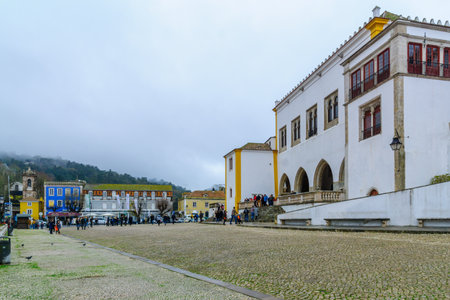 SINTRA, PORTUGAL - DECEMBER 28, 2017: View of the National Palace, with visitors, in Sintra, Portugalのeditorial素材