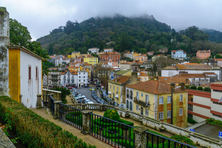SINTRA, PORTUGAL - DECEMBER 28, 2017: View of the town historic center, with crowd of tourists, in Sintra, Portugalのeditorial素材