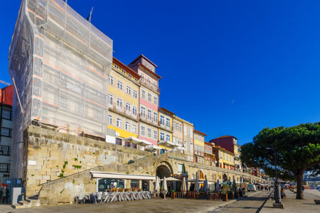 PORTO, PORTUGAL - DECEMBER 24, 2017: Scene of the Ribeira (riverside), with colorful buildings, locals and visitors, in Porto, Portugalのeditorial素材