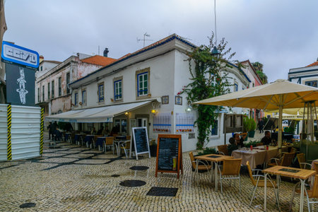 CASCAIS, PORTUGAL - DECEMBER 28, 2017: View of a square in the town center, with locals and visitors, in Cascais, Portugalのeditorial素材