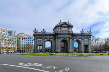 MADRID, SPAIN - JANUARY 1, 2018: View of the Puerta de Alcala, with locals and visitors, in Madrid, Spainのeditorial素材