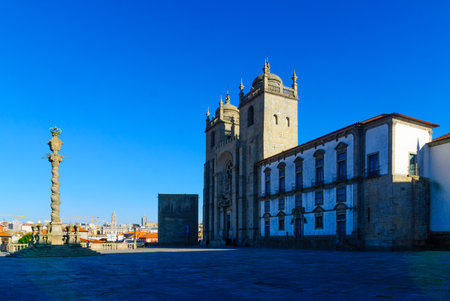 PORTO, PORTUGAL - DECEMBER 24, 2017: View of the Cathedral (Se), with locals and visitors, in Porto, Portugalのeditorial素材