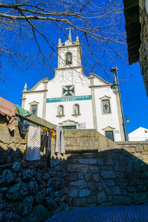 BELMONTE, PORTUGAL - DECEMBER 22, 2017: The Igreja Matriz de Belmonte church, and an alley with laundry, in Belmonte, Castelo Branco, Portugalのeditorial素材