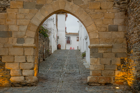 View the Alcoba gate in the old walls of Monsaraz, Portugalの写真素材