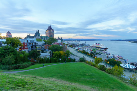 Quebec City, Canada - September 27, 2018: Sunset view of the old town and the Saint Lawrence River from the citadel, with locals and visitors, Quebec City, Quebec, Canadaのeditorial素材