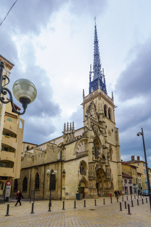 Villefranche-sur-Saone, France - May 04, 2019: Scene of main street and the church of Notre-Dame des Marais, with locals and visitors, in Villefranche-sur-Saone, Beaujolais, Rhone department, Franceのeditorial素材