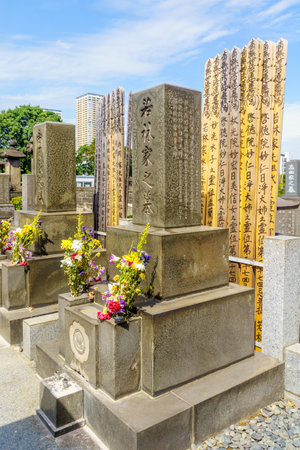 Tokyo, Japan - September 28, 2019: View of old gravestones and Sotoba wood markers, in the Yanaka Cemetery Park, Tokyo, Japanのeditorial素材