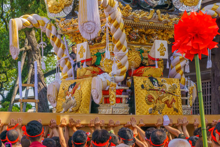 Himeji, Japan - October 14, 2019: Portable shrine lifted by men in traditional dressing, and crowd. Part of the Nada no Kenka Festival, in Himeji, Japanのeditorial素材