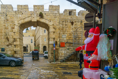 Jerusalem, Israel - November 20, 2021: Scene of the New gate, in the walls of the old city, with Santa Claus figure and a visitor. Jerusalem, Israelのeditorial素材