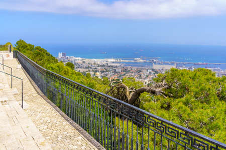 View of the Louis Promenade on Mount Carmel, and the port and the Mediterranean Sea, in Haifa, Northern Israelの写真素材