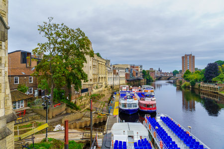 York, UK - September 22, 2022: View of the River Ouse, with boats and buildings, in York, North Yorkshire, England, UKのeditorial素材