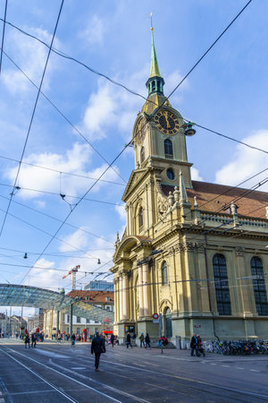Bern, Switzerland - February 23, 2023: Street scene with the Heiliggeistkirche church, locals, and visitors, in Bern, Switzerlandのeditorial素材