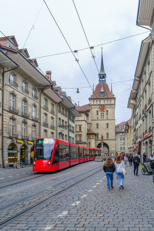 Bern, Switzerland - February 22, 2023: View of the marktgasse street, with the Kafigturm tower, a tram, locals, and visitors, in Bern, Switzerlandのeditorial素材
