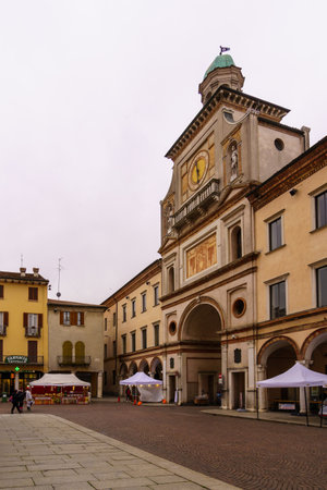 Crema, Italy - February 26 2023: Carnival market scene in the Cathedral (Duomo) square, with locals and visitors, in Crema, Lombardy, Northern Italyのeditorial素材