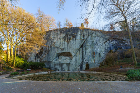 Lucerne, Switzerland - February 21, 2023:View of the Lion Monument (Lowendenkmal), commemorates the Swiss Guards who were massacred in 1792 during the French Revolution. Lucerne (Luzern), Switzerlandのeditorial素材
