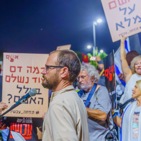 Caesarea, Israel - November 11, 2023: People protest against the prime minister Benjamin Netanyahu, calling for taking responsibility and resign. Caesarea, Israelのeditorial素材