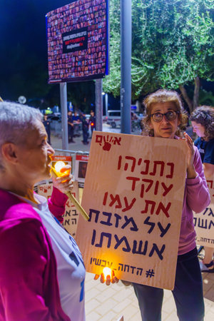Caesarea, Israel - November 11, 2023: People protest against the prime minister Benjamin Netanyahu, calling for taking responsibility and resign. Caesarea, Israelのeditorial素材