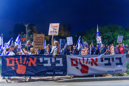 Caesarea, Israel - November 11, 2023: People protest against the prime minister Benjamin Netanyahu, calling for taking responsibility and resign. Caesarea, Israelのeditorial素材