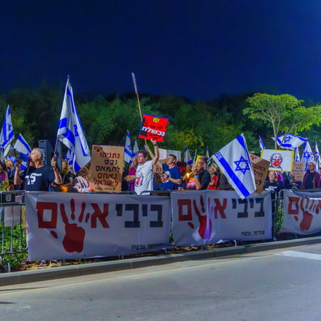 Caesarea, Israel - November 11, 2023: People protest against the prime minister Benjamin Netanyahu, calling for taking responsibility and resign. Caesarea, Israelのeditorial素材
