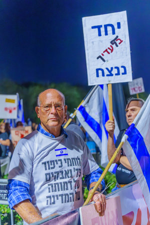 Caesarea, Israel - November 11, 2023: People protest against the prime minister Benjamin Netanyahu, calling for taking responsibility and resign. Caesarea, Israelのeditorial素材