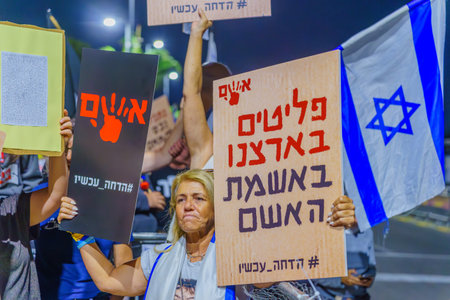Caesarea, Israel - November 11, 2023: People protest against the prime minister Benjamin Netanyahu, calling for taking responsibility and resign. Caesarea, Israelのeditorial素材