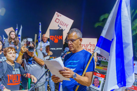 Caesarea, Israel - November 11, 2023: People protest against the prime minister Benjamin Netanyahu, calling for taking responsibility and resign. Caesarea, Israelのeditorial素材