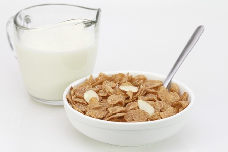 Cornflakes with almonds and milk
