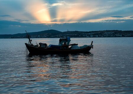 The sun only sunk by the rays of light through the craft.のeditorial素材