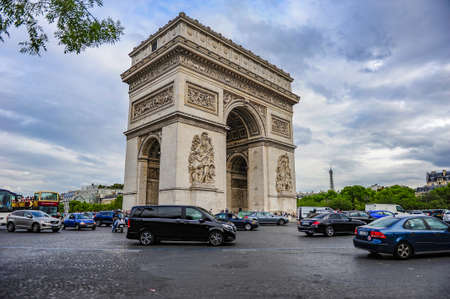 Paris, France - July 18, 2019: Busy traffic around the Triumphal Arch of Paris, Franceのeditorial素材