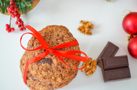 Homemade Christmas cookies with chocolate tied with red ribbon. Holiday decorations, ornaments. Christmas gifts.の写真素材