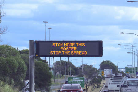 Brisbane Motorway, Australia April 09 2020: Brisbane Ipswich Motorway sign stay at home this easter and stop the spread Covid-19, traffic jamのeditorial素材