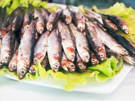 Pequeña Pescado fresco  anchoas, sardinas, espadín 