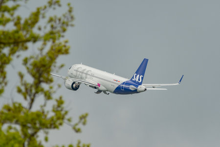 Zurich, Switzerland, May 2, 2023 SE-RUA SAS Scandinavian Airlines Airbus A320-251N aircraft take off from runway 28のeditorial素材