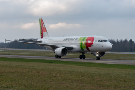Zurich, Switzerland, January 15, 2024 CS-TNW TAP Air Portugal Airbus A320-214 aircraft is taxiing to its positionのeditorial素材