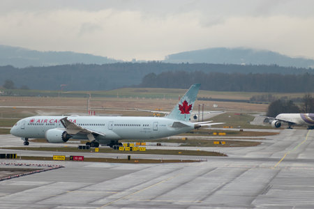 Zurich, Switzerland, January 17, 2024 C-FPQB Air Canada Boeing 787-9 Dreamliner aircraft is taxiing to its position on a rainy dayのeditorial素材