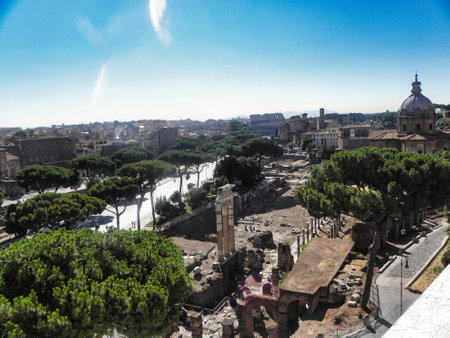 The Roman Forum is an archaeological area of ââRome, consisting of the stratification of the remains of those buildings and monuments from heterogeneous erasの写真素材