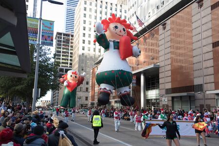 Houston, Texas, USA - November 23, 2017, The H-E-B Thanksgiving Day Parade in Houston began in 1949, when Santa arrived at Union Station and rode his sleigh to the downtown Foleyâs. A holiday tradition showcasing the Houston community on Thanksgiving moのeditorial素材