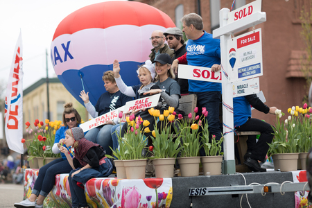Holland, Michigan, USA - May 12, 2018 Float promoting Re/Max  with a hot air balloon and people holding signs that say, sold, sale pending at the Muziek Parade, during the Tulip Time Festivalのeditorial素材