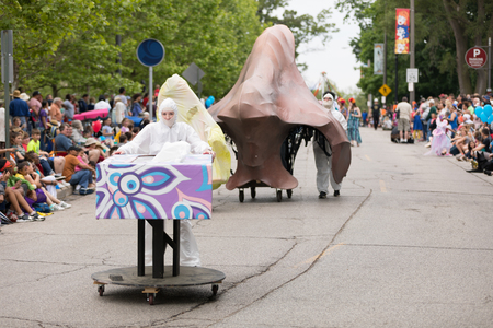 Cleveland, Ohio, USA - June 9, 2018 women dress up as paper towel and nose At the abstract art festival Parade The Circleのeditorial素材