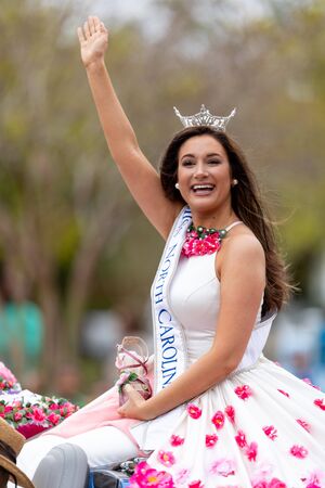 Wilmington, North Carolina, USA - April 6, 2019: The North Carolina
Azalea Festival, Laura Matrazzo Miss North Carolina riding on a Corvette during the paradeのeditorial素材