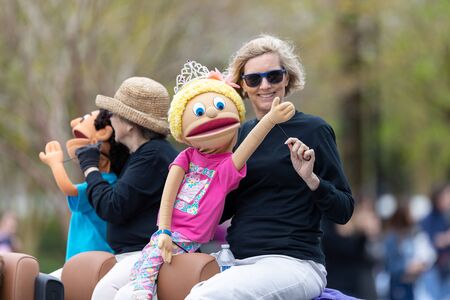 Wilmington, North Carolina, USA - April 6, 2019: The North Carolina
Azalea Festival, Women hadling the Puppets the Kids on the Block promoting children educationのeditorial素材