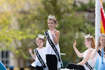 Wilmington, North Carolina, USA - April 6, 2019: The North Carolina
Azalea Festival, Float transporting beauty queens down 3rd street during the Azalea Festival Paradeのeditorial素材