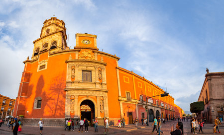 Santiago de Queretaro, Queretaro, Mexico - November 24, 2019: Tourist and locals visit the Templo de San Franciscoのeditorial素材