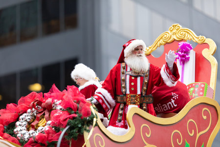 Houston, Texas, USA - November 28, 2019: H-E-B Thanksgiving Day Parade, Santa Claus and Miss Claus in their sleigh, waving at the spectatorsのeditorial素材