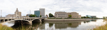 Cedar Rapids, city in the state of Iowa, United States of America, as seen across the Cedar Riverの写真素材